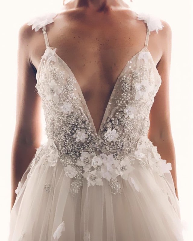 Boho Chic V-neck Tulle Wedding Dresses With Pearl Beaded
