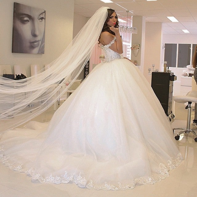 Chic Beaded Straps Off The Shoulder Wedding Dresses Ball Gowns Lace Appliques