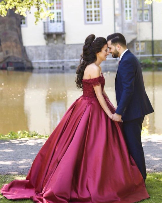 Delicate Lace V-neck Off The Shoulder Satin Ball Gowns Wedding Dress