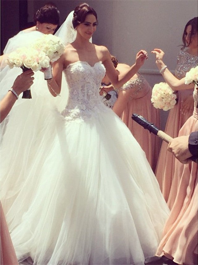 Gorgeous Lace Sweetheart Pearl And Flowers Beaded Tulle Wedding Dresses