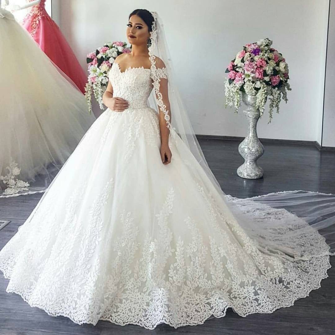Vintage V-neck Off The Shoulder Lace Wedding Ball Gown Dresses