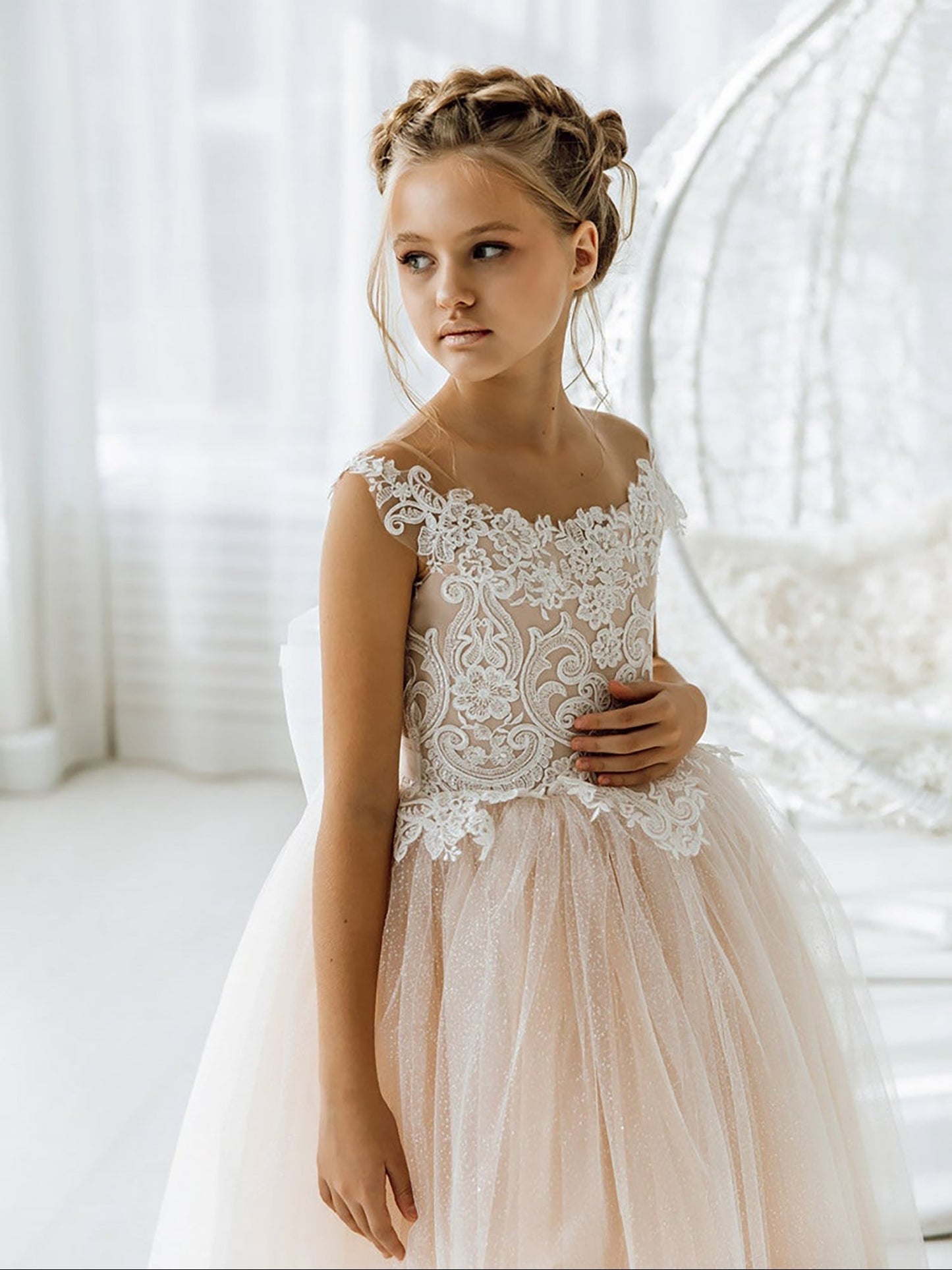 Boho Ball Gown Sleeveless Tulle Open Back Flower Girl Dresses with Bow