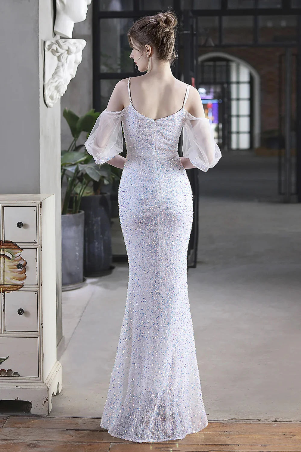 Elegant Spaghetti-Straps V-Neck Sequined Evening Formal Dress Mermaid With Bubble Tulle Sleeves