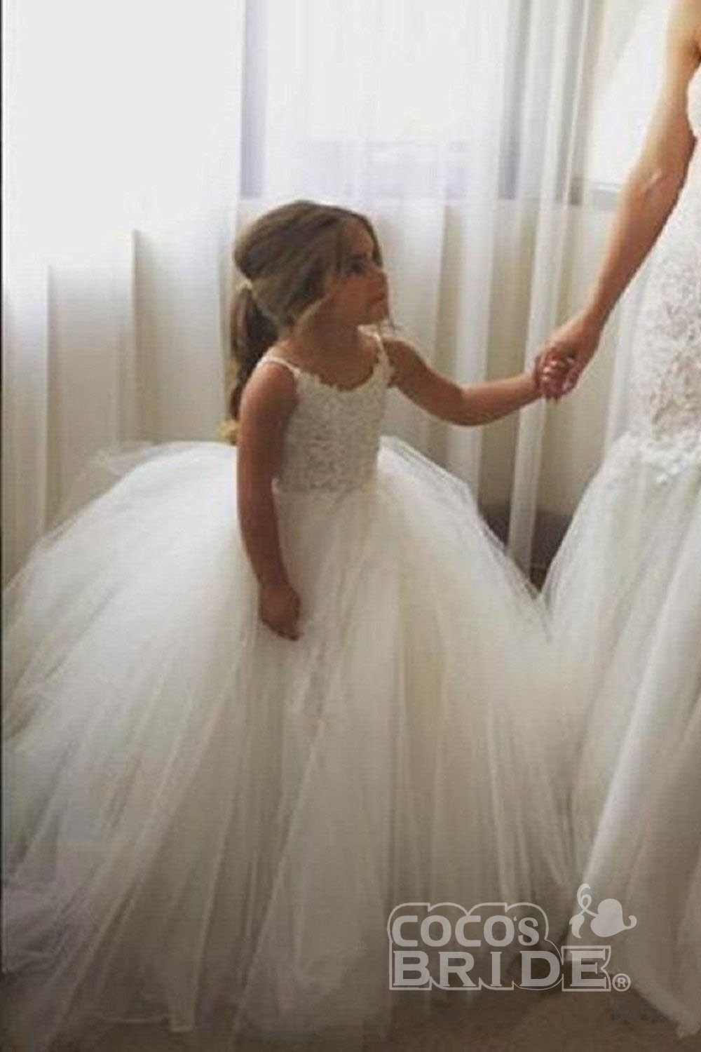 Lace-Embellished Square Neckline Sleeveless Ball Gown Flower Girl Dress