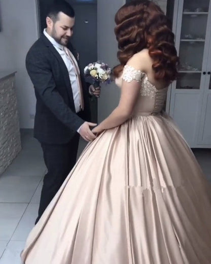 Ball Gowns Satin Wedding Dresses Champagne Lace Appliques
