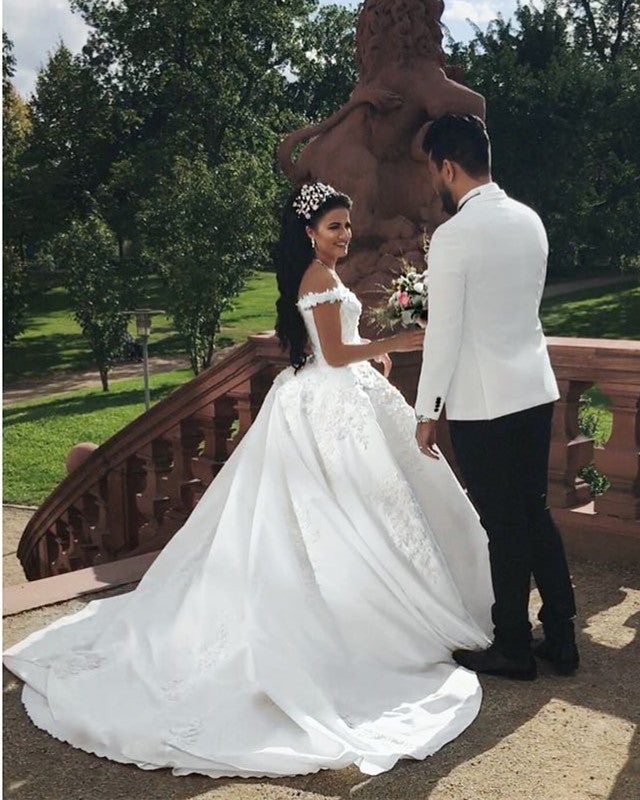 Beaded Lace Embroidery V-neck Satin Ball Gowns Wedding Dresses For Women