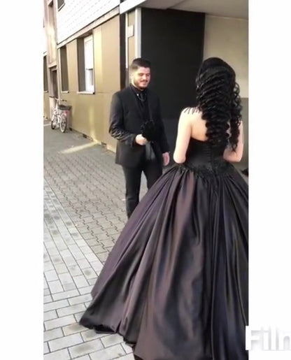 Black Satin Sweetheart Wedding Dresses Ball Gowns Lace Appliques