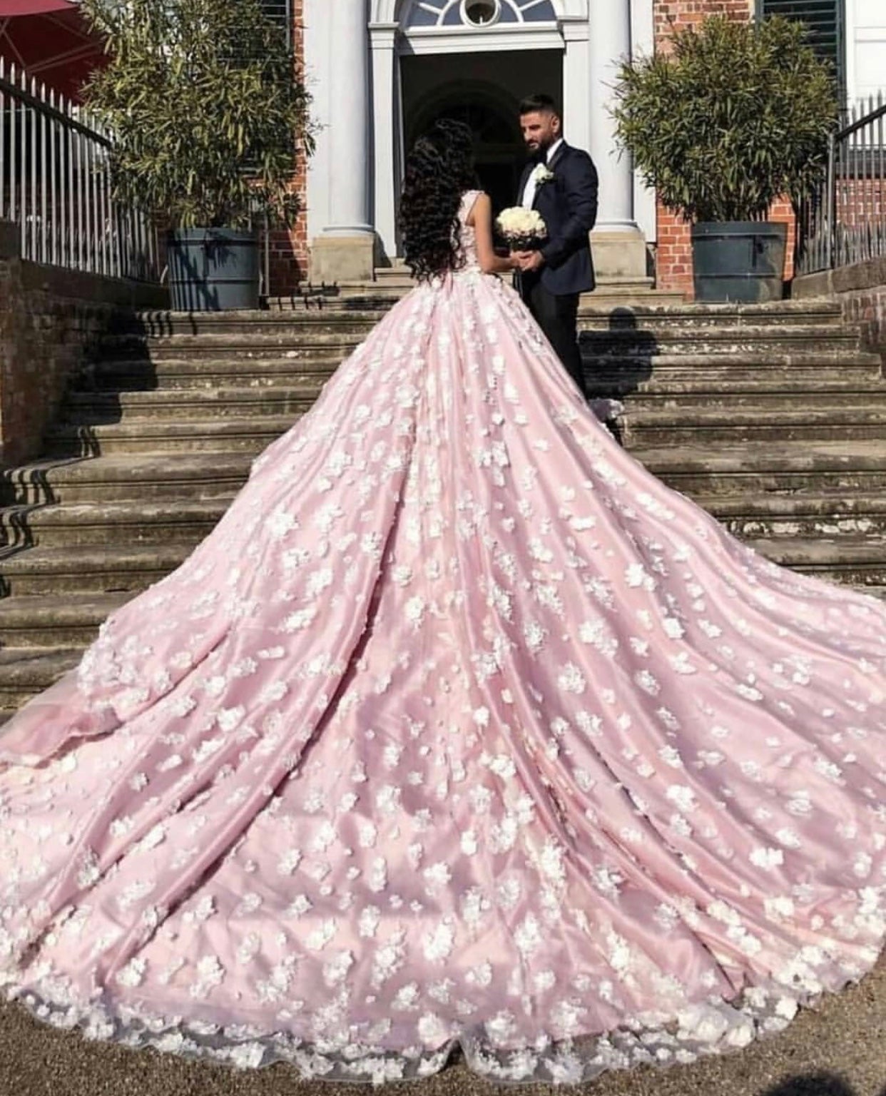 Blush Pink Wedding Dresses Sweetheart Ball Gowns With Lace Flower Embroidery