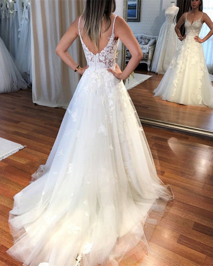 Elegant Chantilly Tulle And Lace V-neck Wedding Beach Dresses