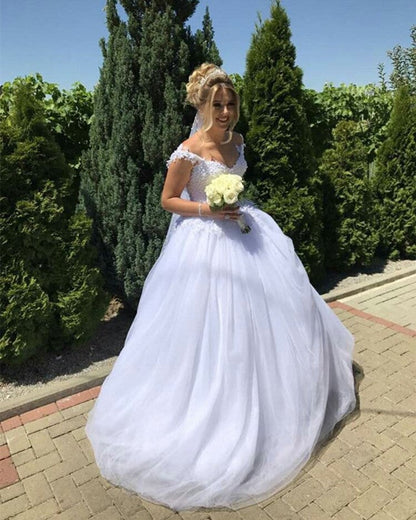 Elegant Lace Appliques V-neck Tulle Princess Wedding Dresses Pearl Beaded