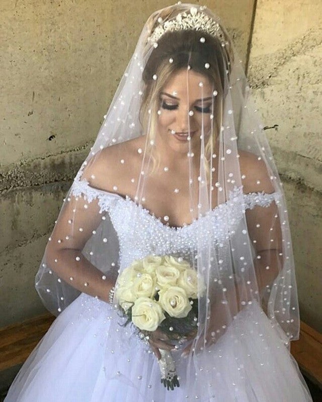 Elegant Lace Appliques V-neck Tulle Princess Wedding Dresses Pearl Beaded