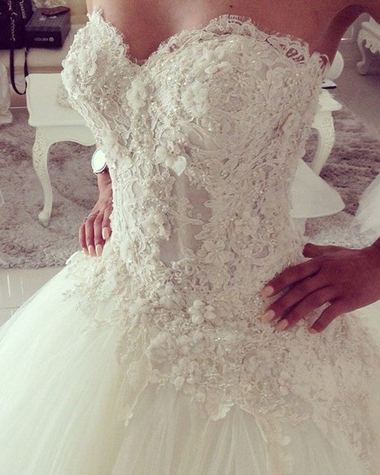 Gorgeous Lace Sweetheart Pearl And Flowers Beaded Tulle Wedding Dresses