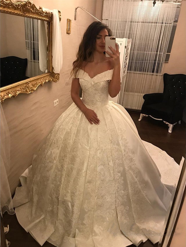 Romantic Lace V-neck Satin Wedding Dresses Ball Gowns