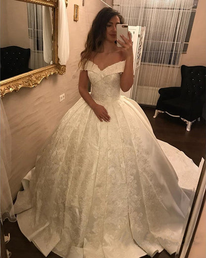 Romantic Lace V-neck Satin Wedding Dresses Ball Gowns