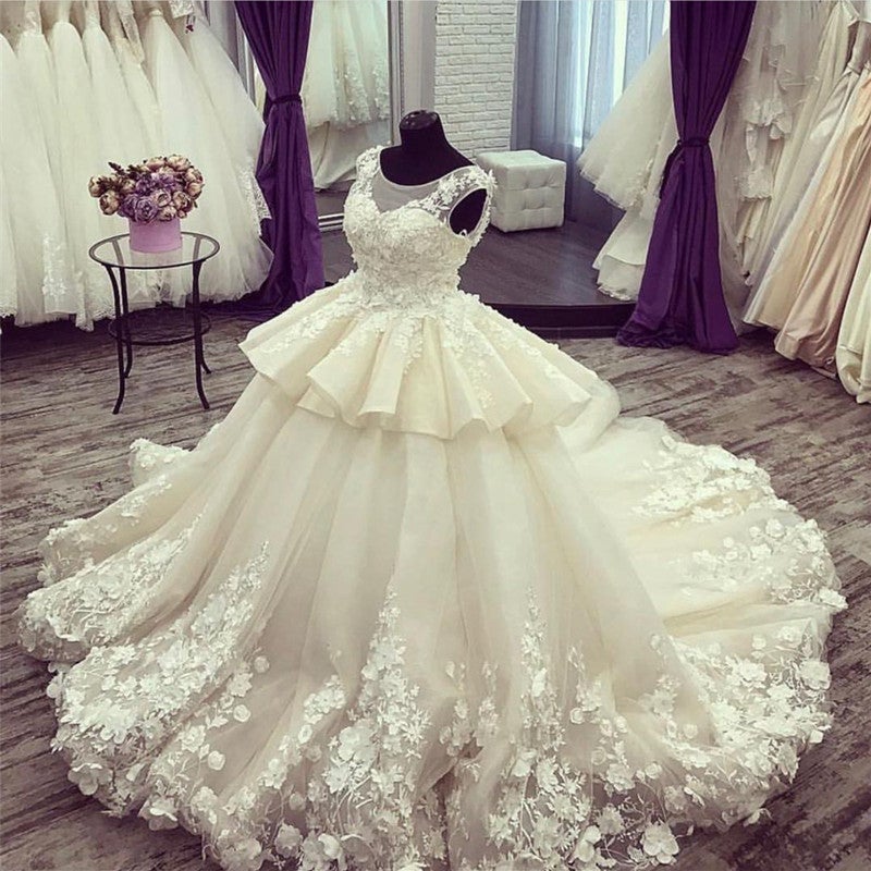Vintage Ball Gown Wedding Dresses Lace Flowers Cap Sleeves Organza Layered