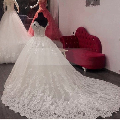 Vintage V-neck Off The Shoulder Lace Wedding Ball Gown Dresses