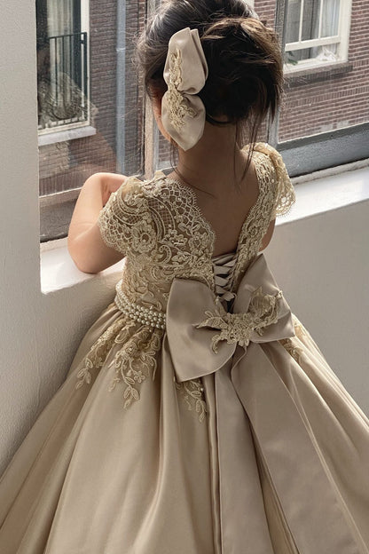 Beautiful Lace Appliques Bow Ruffles Pearls Short Sleeve Ball Gown Backless Flower Girl Dress