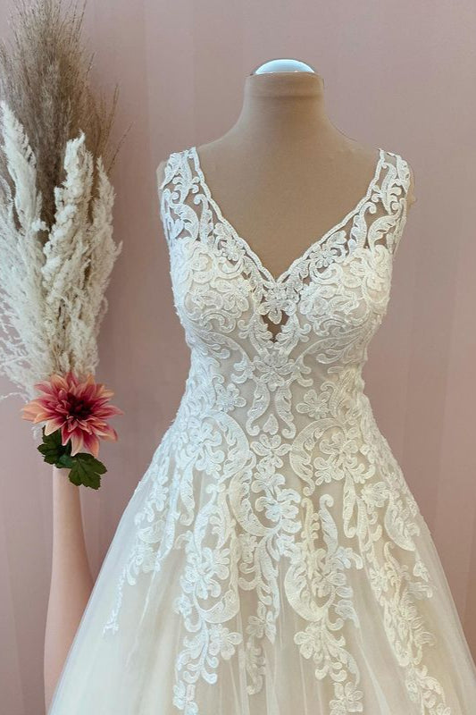 Classy Sweetheart A-Line Tulle Backless Floor-length Wedding Dress With Appliques Lace