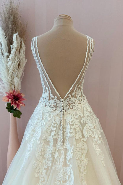 Classy Sweetheart A-Line Tulle Backless Floor-length Wedding Dress With Appliques Lace