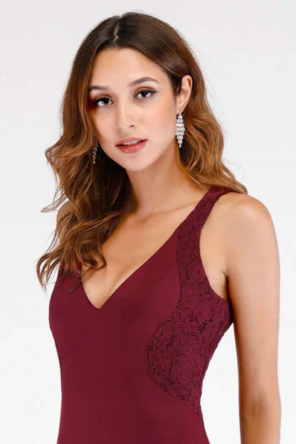 Elegant V-neck Burgundy Mermaid Lace Evening Gowns