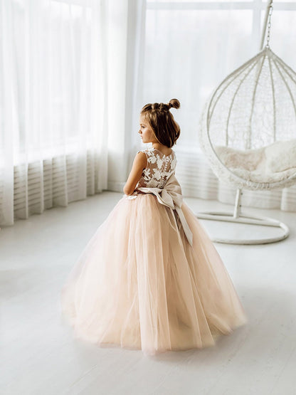 Puffy Ball Gown Sleeveless Flower Girl Dress with Bow Appliques and Tulle Lace